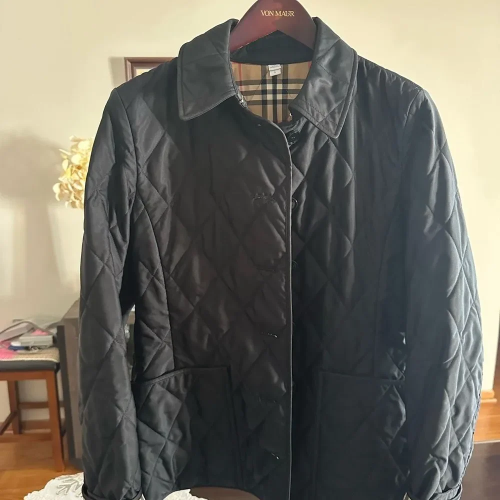 Burberry Black Utility Jacket with Quilted Design - Picture 7 of 10